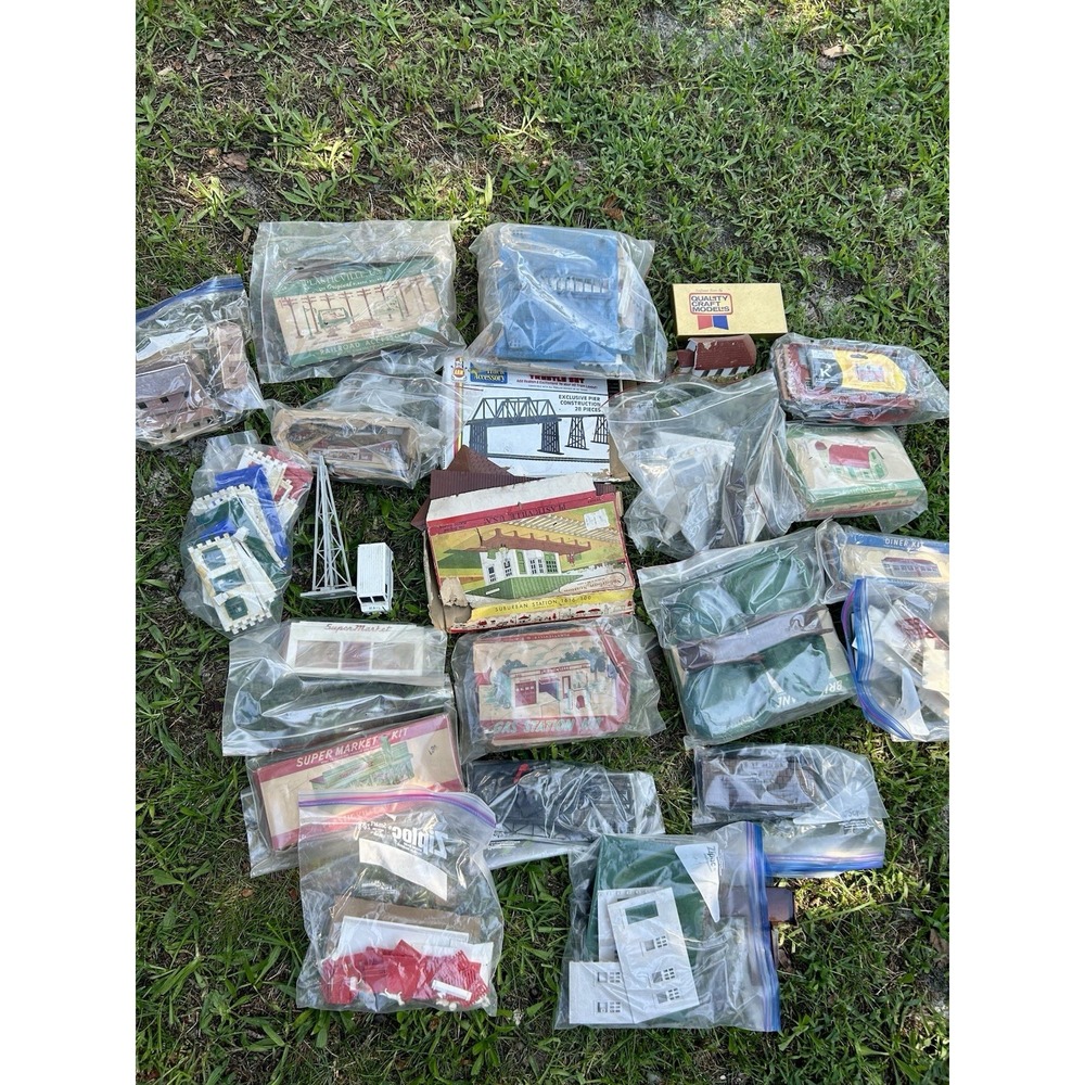 Vintage Model Train Building Lot 15+ Plasticville Lionel Bachmann Etc